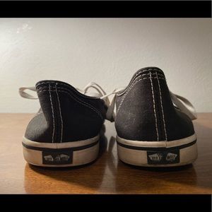 Size 9 Women’s “OFF THE WALL” Vans.